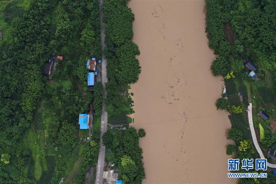 （在習(xí)近平新時(shí)代中國(guó)特色社會(huì)主義思想指引下&mdash;&mdash;新時(shí)代新作為新篇章&middot;習(xí)近平總書(shū)記關(guān)切事&middot;圖文互動(dòng)）（6）戰(zhàn)洪魔　保安全&mdash;&mdash;近期防汛救災(zāi)熱點(diǎn)觀察