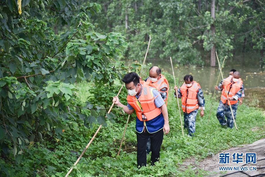 （在習(xí)近平新時(shí)代中國(guó)特色社會(huì)主義思想指引下&mdash;&mdash;新時(shí)代新作為新篇章&middot;習(xí)近平總書記關(guān)切事&middot;圖文互動(dòng)）（2）戰(zhàn)疫魔,斗洪魔&mdash;&mdash;湖北全力應(yīng)對(duì)防疫、防汛疊加&ldquo;雙考&rdquo;