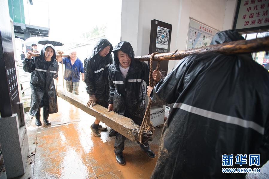 （在習(xí)近平新時(shí)代中國(guó)特色社會(huì)主義思想指引下&mdash;&mdash;新時(shí)代新作為新篇章&middot;習(xí)近平總書記關(guān)切事&middot;圖文互動(dòng)）（4）戰(zhàn)疫魔,斗洪魔&mdash;&mdash;湖北全力應(yīng)對(duì)防疫、防汛疊加&ldquo;雙考&rdquo;