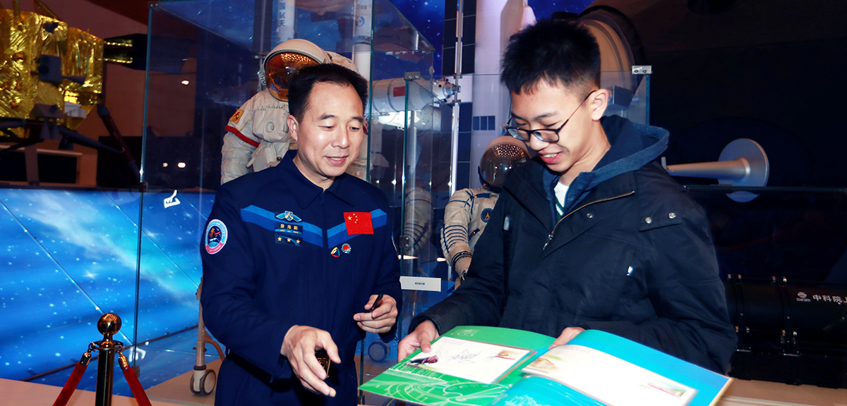 &ldquo;偉大的變革&mdash;&mdash;慶祝改革開(kāi)放40周年大型展覽&rdquo;迎來(lái)寒假參觀熱潮 現(xiàn)場(chǎng)觀眾人數(shù)突破300萬(wàn)