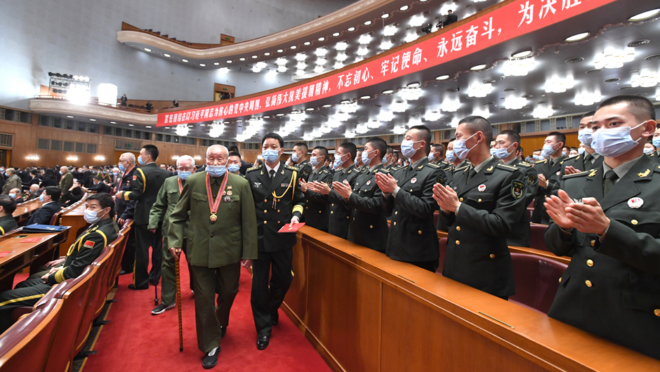 大會(huì)前，志愿軍老同志入場(chǎng)