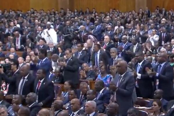 辛識平：掌聲，激蕩聚同心