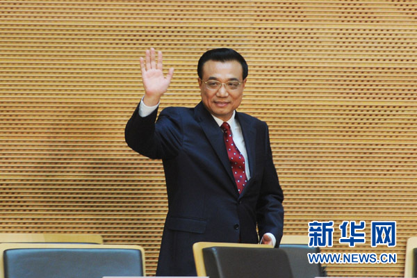 5月5日，中國(guó)國(guó)務(wù)院總理李克強(qiáng)在位于亞的斯亞貝巴的非洲聯(lián)盟總部發(fā)表題為《開創(chuàng)中非合作更加美好的未來(lái)》的演講。 新華社記者 謝環(huán)馳 攝 