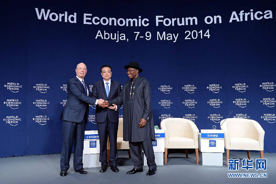5月8日，國務(wù)院總理李克強(qiáng)在阿布賈出席第24屆世界經(jīng)濟(jì)論壇非洲峰會全會，發(fā)表題為《共同推動非洲發(fā)展邁上新臺階》的特別致辭。 新華社記者李濤 攝 