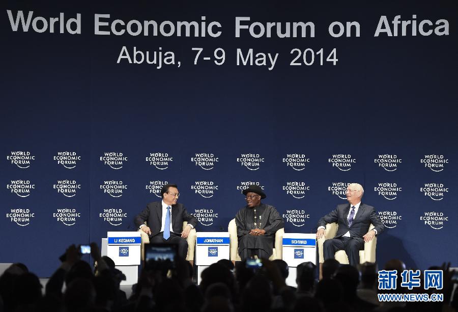  5月8日，中國(guó)國(guó)務(wù)院總理李克強(qiáng)在阿布賈出席第24屆世界經(jīng)濟(jì)論壇非洲峰會(huì)全會(huì)，發(fā)表題為《共同推動(dòng)非洲發(fā)展邁上新臺(tái)階》的特別致辭。新華社記者 李學(xué)仁 攝 