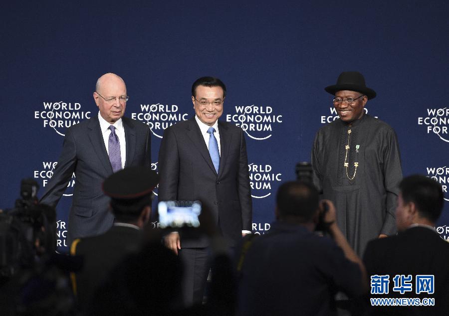 5月8日，中國(guó)國(guó)務(wù)院總理李克強(qiáng)在阿布賈出席第24屆世界經(jīng)濟(jì)論壇非洲峰會(huì)全會(huì)，發(fā)表題為《共同推動(dòng)非洲發(fā)展邁上新臺(tái)階》的特別致辭。新華社記者 李學(xué)仁 攝 