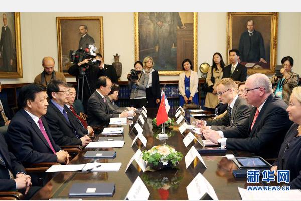 6月13日，中共中央政治局常委、中央書(shū)記處書(shū)記劉云山在赫爾辛基會(huì)見(jiàn)芬蘭議長(zhǎng)海內(nèi)盧奧馬。 新華社記者姚大偉攝