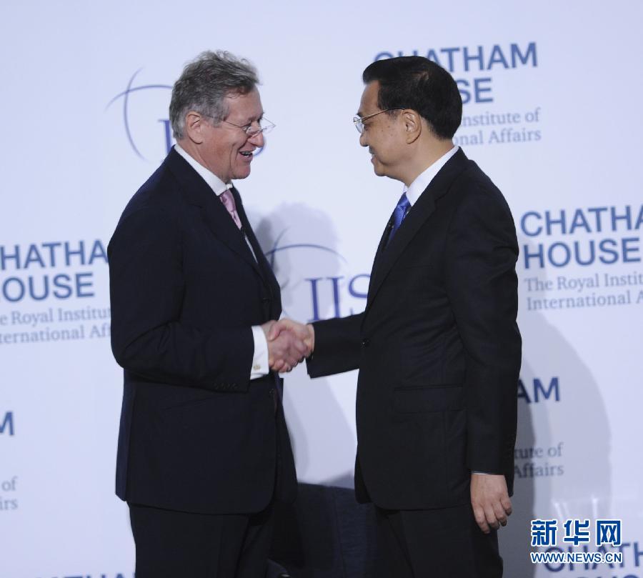  6月18日，國(guó)務(wù)院總理李克強(qiáng)在倫敦金融城市長(zhǎng)官邸面向英國(guó)皇家國(guó)際問(wèn)題研究所和國(guó)際戰(zhàn)略研究所兩大智庫(kù)發(fā)表題為《共建包容發(fā)展的美好世界》的演講。新華社記者 張鐸 攝 