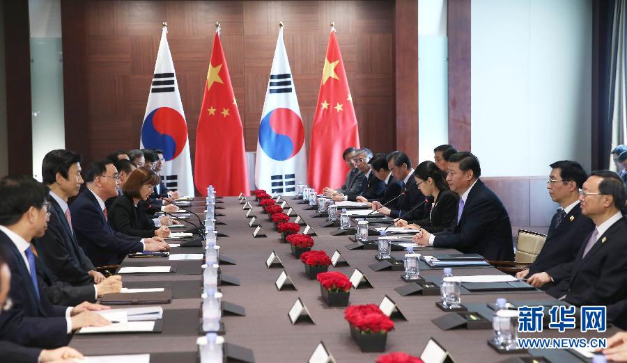 7月4日，國(guó)家主席習(xí)近平在首爾會(huì)見(jiàn)韓國(guó)總理鄭烘原。 新華社記者謝環(huán)馳攝 