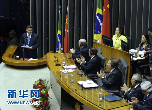 7月16日，國家主席習(xí)近平在巴西國會發(fā)表《弘揚(yáng)傳統(tǒng)友好共譜合作新篇》的演講。 新華社記者 劉建生 攝