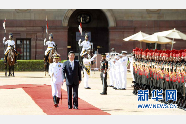 9月18日，國家主席習近平出席印度總統(tǒng)慕克吉在總統(tǒng)府舉行的隆重歡迎儀式。 新華社記者 張鐸 攝