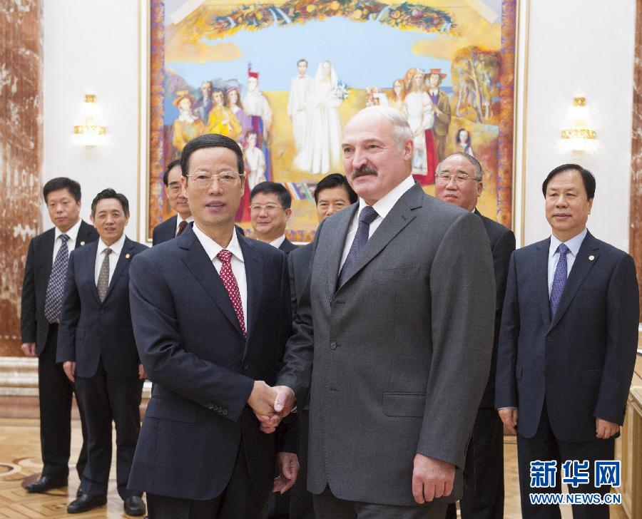 9月26日，應(yīng)邀訪問(wèn)白俄羅斯的國(guó)務(wù)院副總理張高麗在明斯克會(huì)見(jiàn)白俄羅斯總統(tǒng)盧卡申科。新華社記者王曄攝 