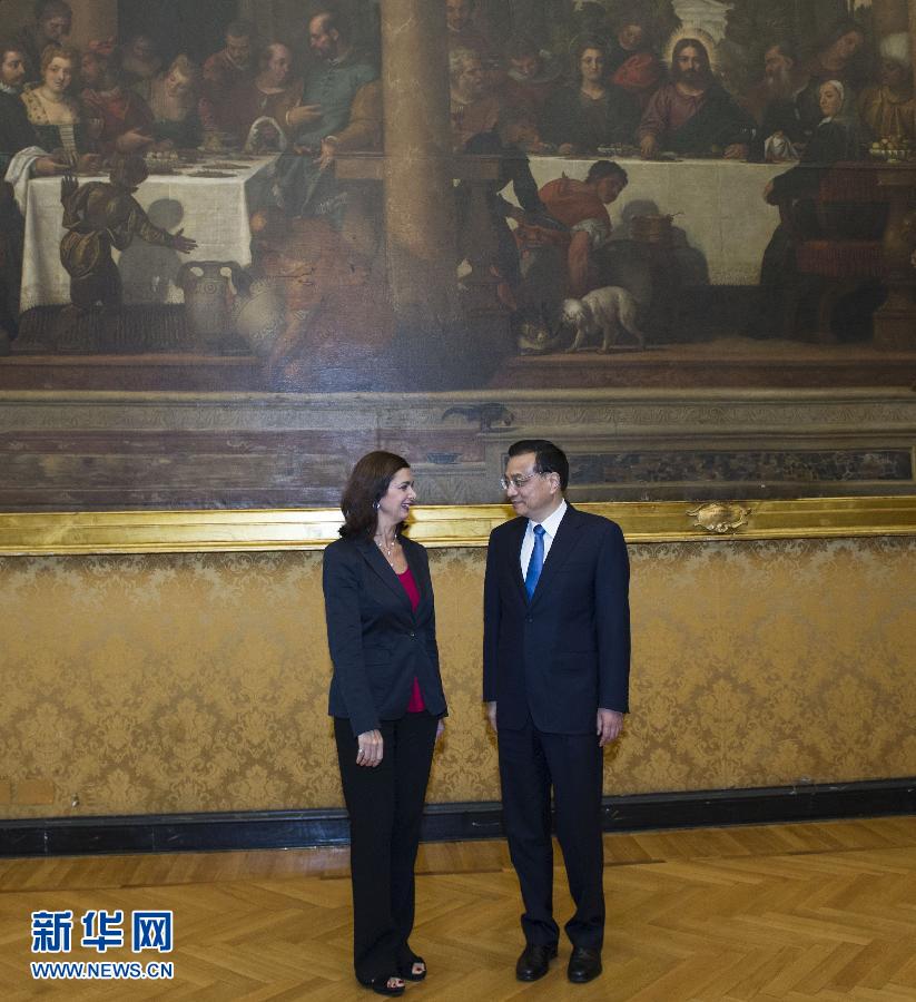 10月15日，中國國務(wù)院總理李克強(qiáng)在羅馬會見意大利眾議長博爾德里尼。 新華社記者王曄攝 