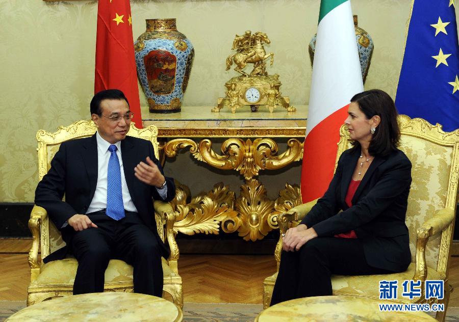 10月15日，中國國務(wù)院總理李克強(qiáng)在羅馬會見意大利眾議長博爾德里尼。 新華社記者饒愛民攝