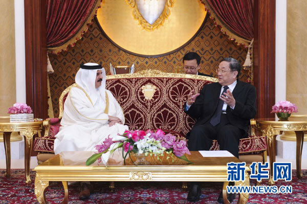11月6日，正在巴林進行正式友好訪問的全國政協(xié)主席俞正聲在麥納麥會見巴林國王哈馬德。 新華社記者 張鐸 攝