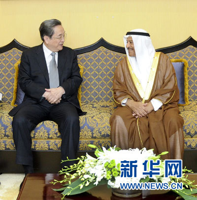 11月6日，正在巴林進行正式友好訪問的全國政協(xié)主席俞正聲在麥納麥與巴林協(xié)商會議主席阿里舉行會談。 新華社記者 張鐸 攝