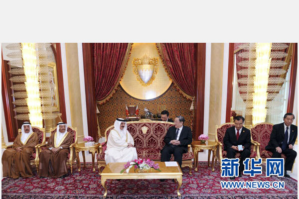 11月6日，正在巴林進行正式友好訪問的全國政協(xié)主席俞正聲在麥納麥會見巴林國王哈馬德。 新華社記者 張鐸 攝