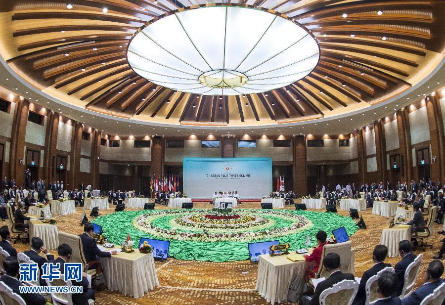 11月13日，中國國務(wù)院總理李克強(qiáng)在緬甸首都內(nèi)比都出席第17次東盟與中日韓（10+3）領(lǐng)導(dǎo)人會議。 新華社記者 王曄 攝