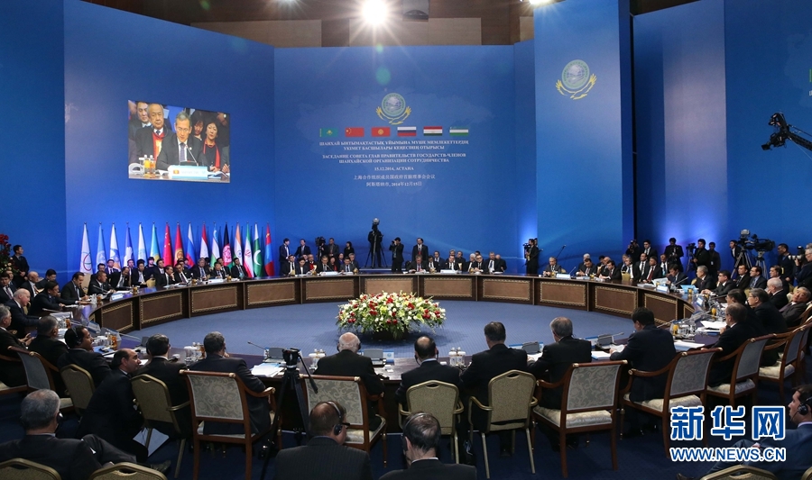 12月15日，中國(guó)國(guó)務(wù)院總理李克強(qiáng)在阿斯塔納出席上海合作組織成員國(guó)政府首腦理事會(huì)第十三次會(huì)議。 新華社記者 龐興雷 攝