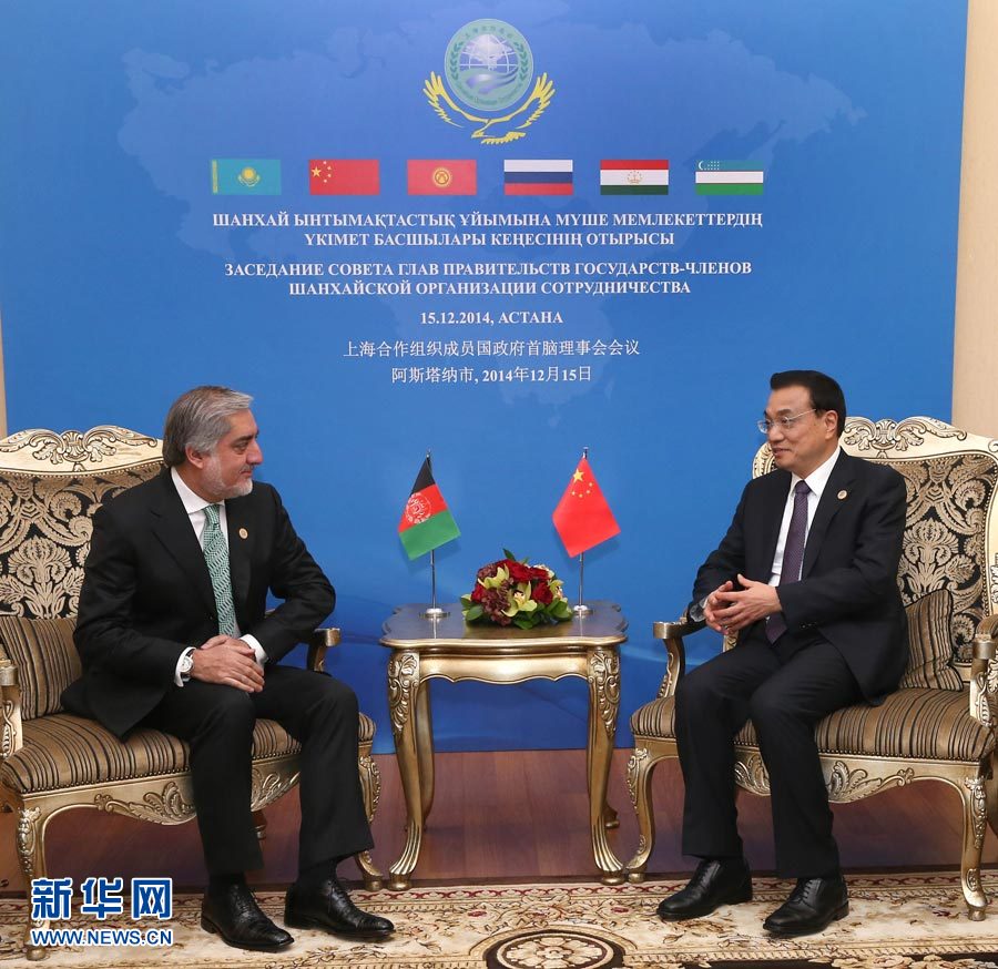 12月15日，中國國務(wù)院總理李克強(qiáng)在阿斯塔納會見阿富汗首席執(zhí)行官阿卜杜拉。 新華社記者 龐興雷 攝