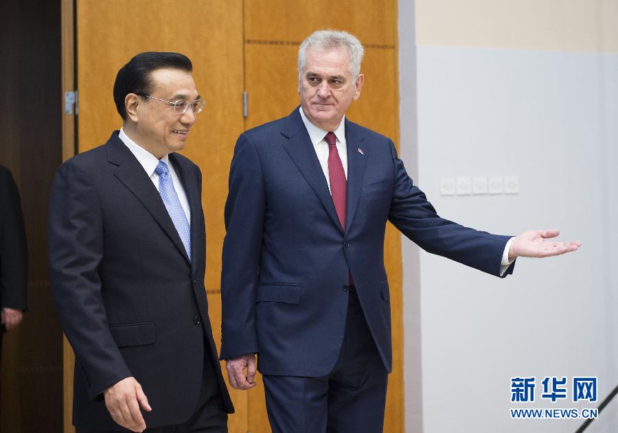 12月18日，國務(wù)院總理李克強(qiáng)在貝爾格萊德會(huì)見塞爾維亞總統(tǒng)尼科利奇。 新華社記者 黃敬文 攝 