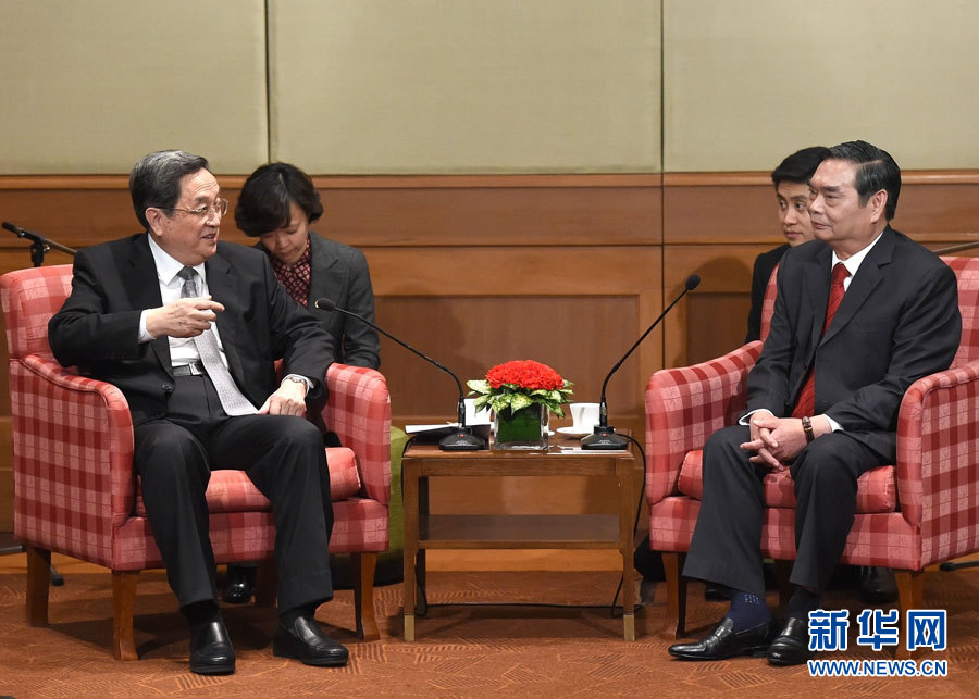 12月25日至27日，中共中央政治局常委、全國(guó)政協(xié)主席俞正聲對(duì)越南進(jìn)行正式訪問。這是12月25日，俞正聲在河內(nèi)會(huì)見越共中央書記處常務(wù)書記黎鴻英。 新華社記者劉建生攝