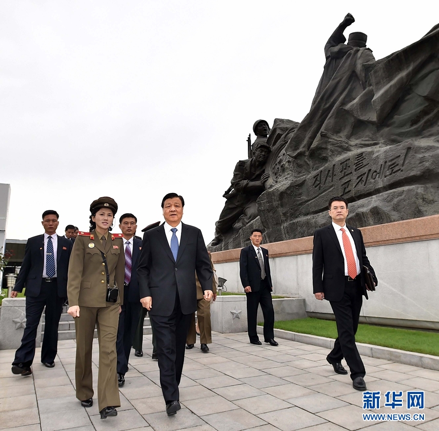 10月10日，正在朝鮮訪問(wèn)的中共中央政治局常委、中央書(shū)記處書(shū)記劉云山在平壤參觀朝鮮祖國(guó)解放戰(zhàn)爭(zhēng)勝利紀(jì)念館。 新華社記者 李濤 攝