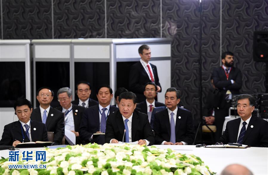  11月15日，金磚國家領導人非正式會晤在土耳其安塔利亞舉行，中國國家主席習近平、俄羅斯總統(tǒng)普京、印度總理莫迪、南非總統(tǒng)祖馬、巴西總統(tǒng)羅塞夫出席。習近平在會上發(fā)表題為《開拓機遇應對挑戰(zhàn)》的重要講話。 新華社記者 饒愛民 攝 