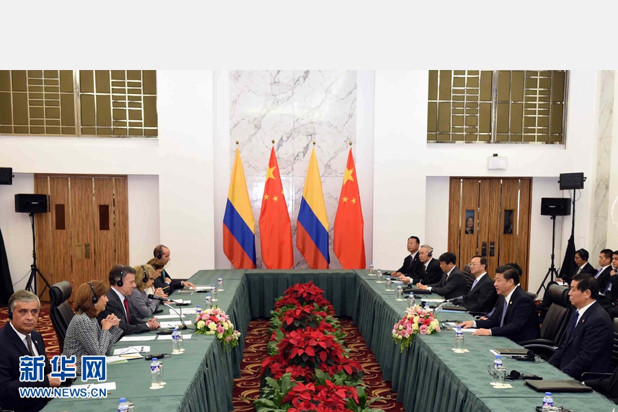 11月18日，國家主席習(xí)近平在菲律賓馬尼拉會(huì)見哥倫比亞總統(tǒng)桑托斯。 新華社記者 饒愛民 攝