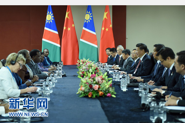 12月4日，國(guó)家主席習(xí)近平在約翰內(nèi)斯堡會(huì)見納米比亞總統(tǒng)根哥布。 新華社記者 張鐸 攝