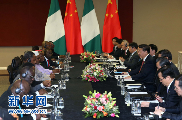 12月4日，國家主席習近平在約翰內(nèi)斯堡會見尼日利亞總統(tǒng)布哈里。 新華社記者 龐興雷 攝 