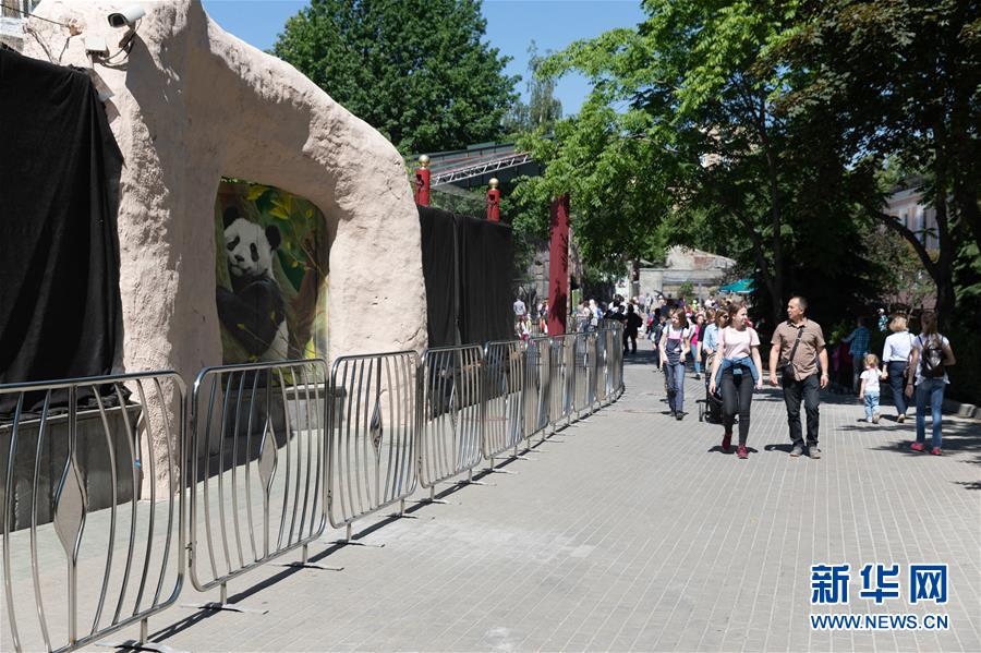 （習(xí)近平出訪配合稿&middot;圖文互動）（2）通訊：&ldquo;友誼使者&rdquo;中國大熊貓入住莫斯科新家