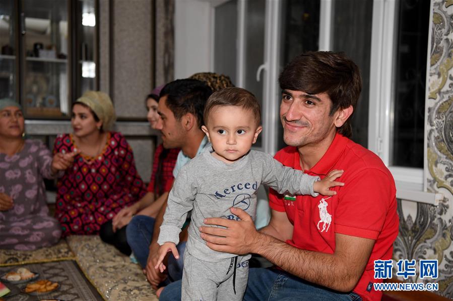 （國際&middot;圖文互動）（1）通訊：&ldquo;學習中文為我?guī)硪庀氩坏降陌l(fā)展機遇&rdquo;&mdash;&mdash;記一名&ldquo;90后&rdquo;塔吉克斯坦青年的圓夢之路