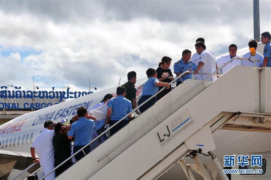 (國際·圖文互動)(3)老撾車禍?zhǔn)軅?0名中國游客回國