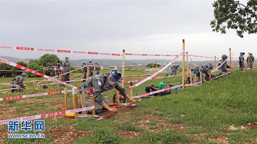 （國際&middot;圖文互動(dòng)）（3）通訊：&ldquo;中國式掃雷精準(zhǔn)且高效&rdquo;&mdash;&mdash;記聯(lián)黎官員視察中國維和官兵&ldquo;藍(lán)線&rdquo;掃雷訓(xùn)練