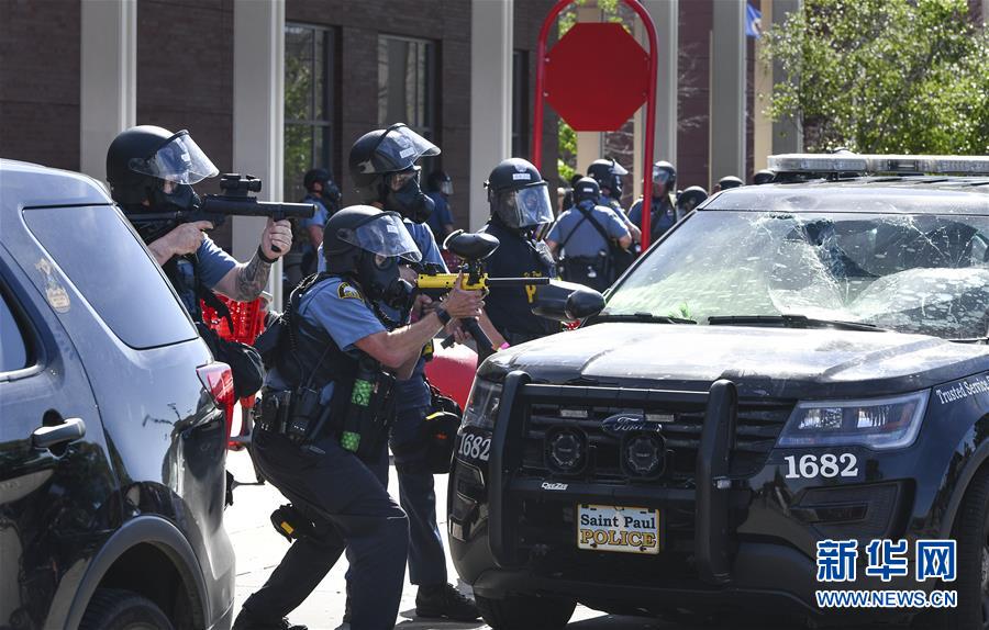 （國(guó)際）（3）美國(guó)警察執(zhí)法動(dòng)作不當(dāng)致一名非裔男子死亡 引發(fā)大規(guī)模抗議