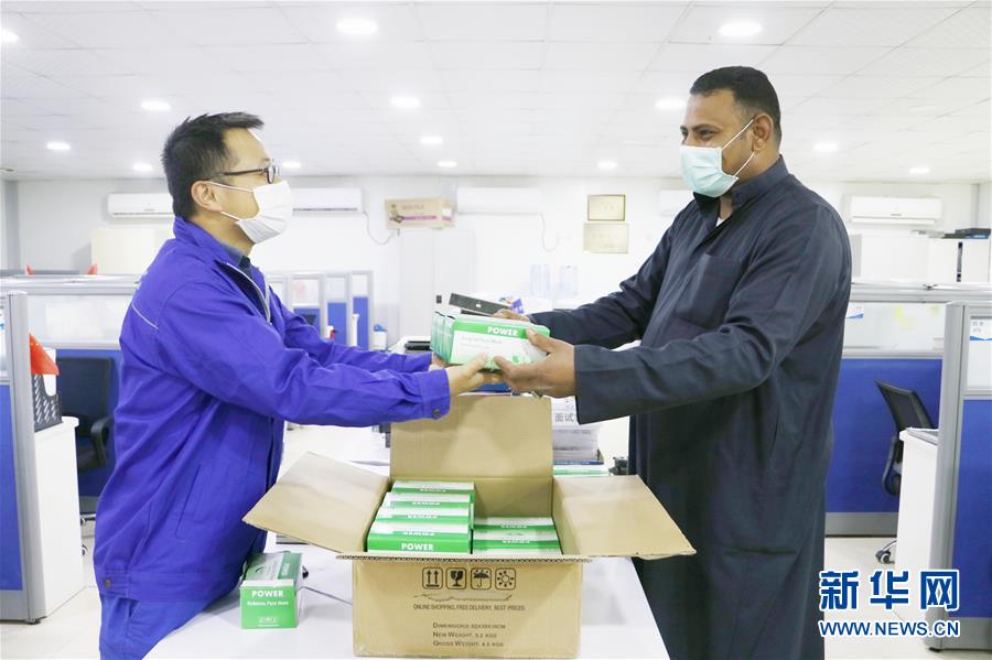 （國(guó)際疫情&middot;圖文互動(dòng)）（3）通訊：防疫、生產(chǎn)兩不誤，沙漠現(xiàn)&ldquo;棋盤(pán)&rdquo;&mdash;&mdash;記中企承建科威特住房基建項(xiàng)目