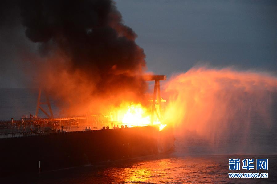 （國(guó)際）（10）一艘油輪在斯里蘭卡東部海域著火 一名船員死亡