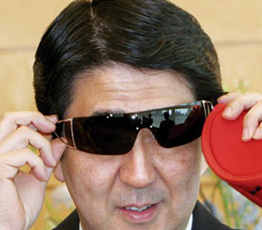 2015，安倍會(huì)繼續(xù)"暴走"嗎？