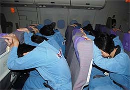 系好安全帶，記住安全門