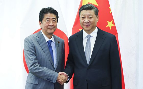 習(xí)近平會見日本首相安倍晉三