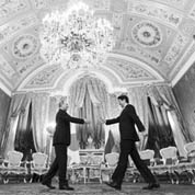 普京贈酒疑暗藏玄機(jī)